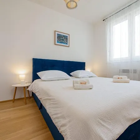 Apartment Lovely - With Parking And Balcony