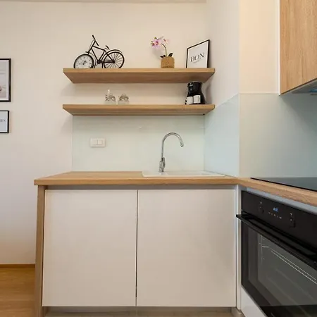 Apartment Lovely - With Parking And Balcony *