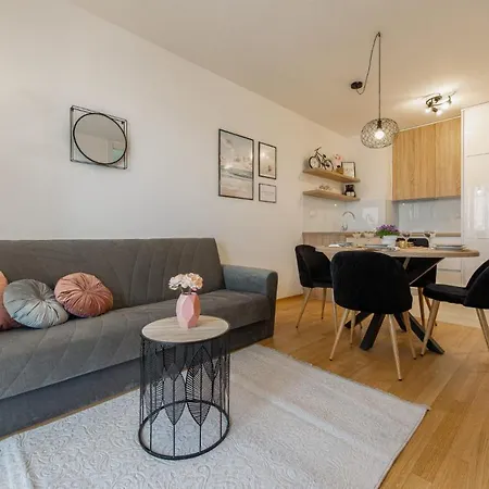 Lovely - With Parking And Balcony Apartment Zadar