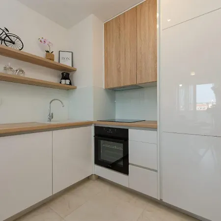 Apartment Lovely - With Parking And Balcony *