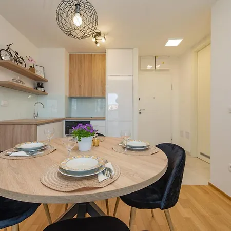 Lovely - With Parking And Balcony * Zadar