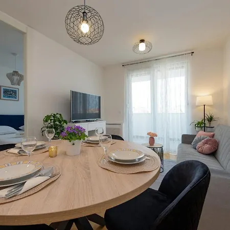 Lovely - With Parking And Balcony Apartment Zadar