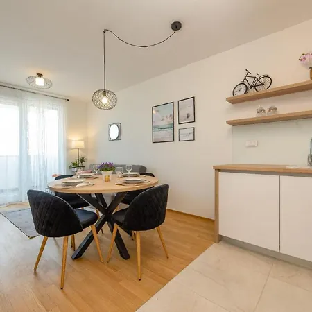 Lovely - With Parking And Balcony Zara